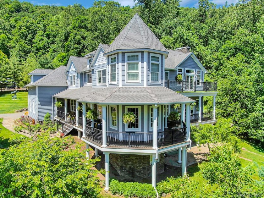 Nestled at the end of a private cul-de-sac in highly desirable - photo 3