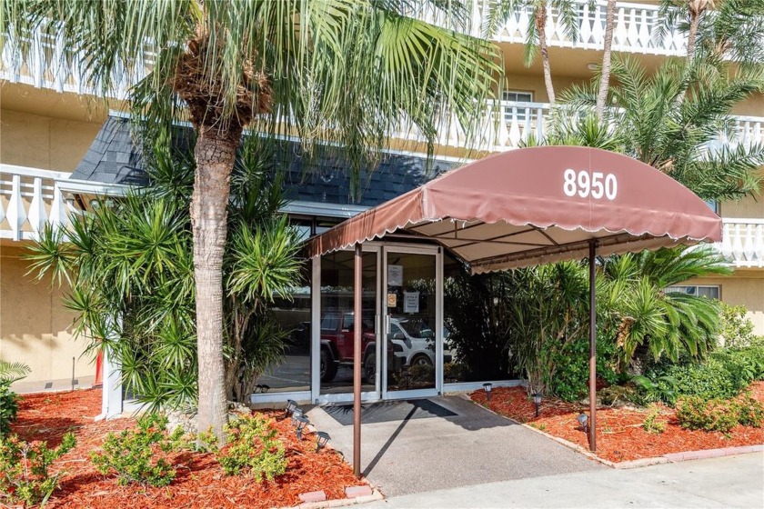 Under contract-accepting backup offers. CHARMING ONE BEDROOM - photo 2