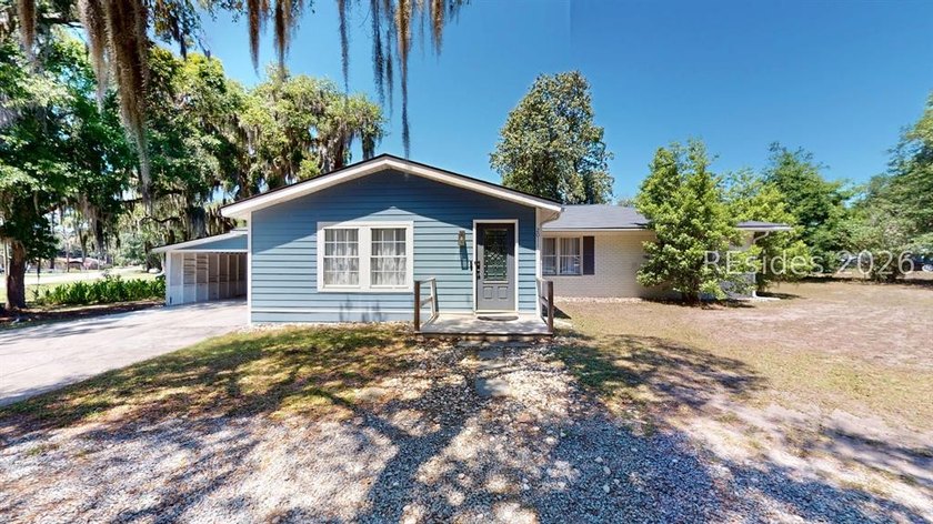 A spacious 4-bedroom, 2-bath home featuring over 2,200 square - photo 6