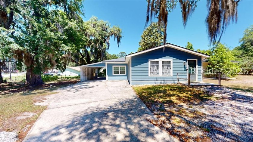 A spacious 4-bedroom, 2-bath home featuring over 2,200 square - photo 7