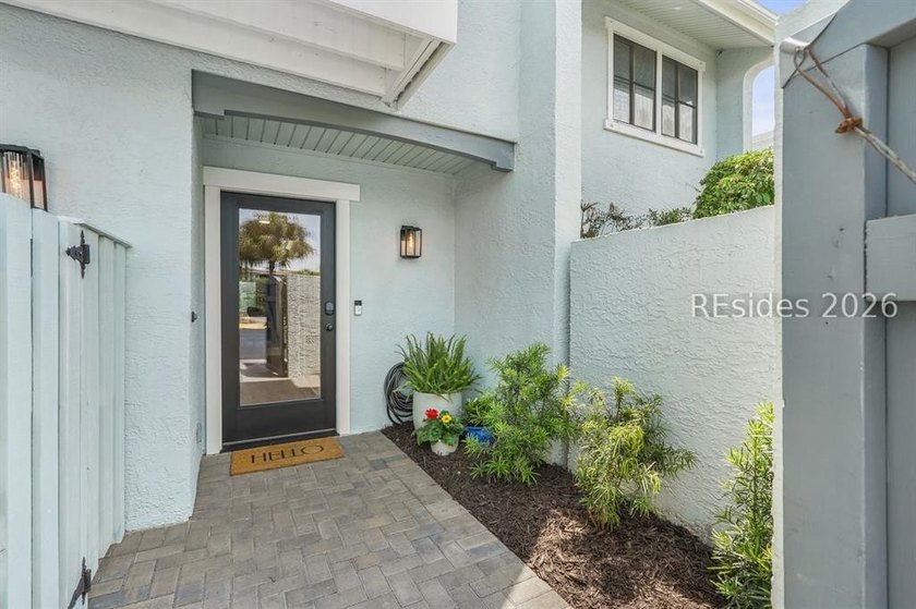 Located in Mariners Cove Club on Hilton Head Island with direct - photo 2
