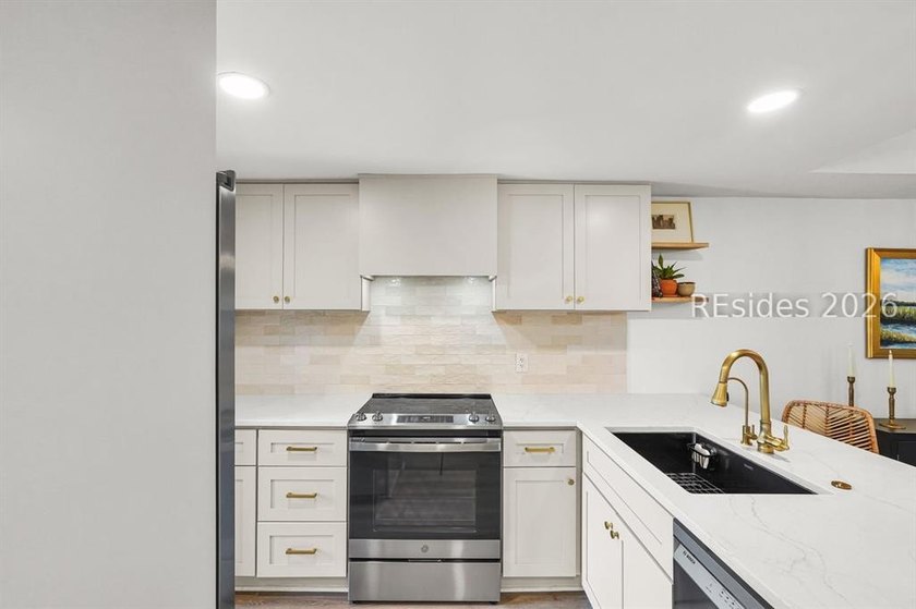 Located in Mariners Cove Club on Hilton Head Island with direct - photo 8