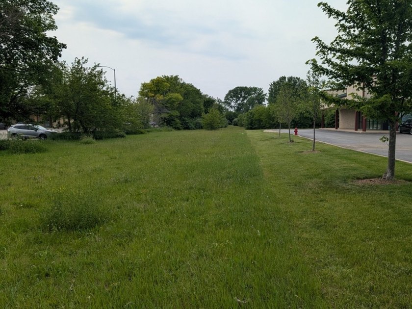 A commercial site with many possible uses. There is visibility - photo 4