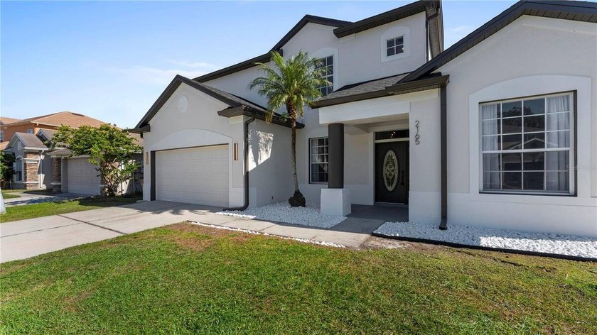 A beautiful, fully remodeled home featuring a new roof and new - photo 3
