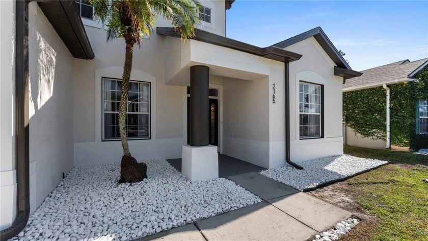 A beautiful, fully remodeled home featuring a new roof and new - photo 4