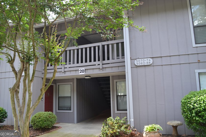 Gorgeous, professionally renovated Woodridge condo located in - photo 2