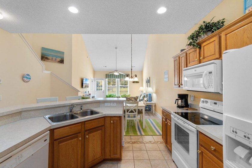 This beautifully maintained 3-bedroom, 2.5-bath condo in the - photo 4
