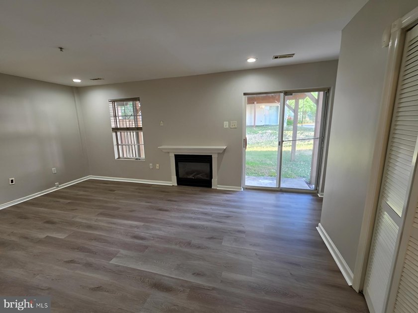 This end unit townhouse features a loft that provides flexible - photo 4