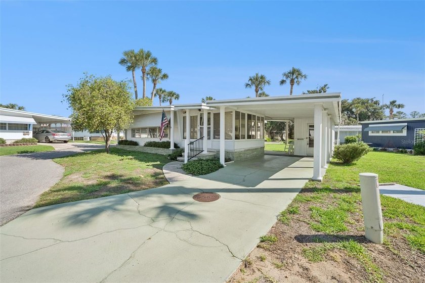 Welcome to easy Florida living in this charming 2 bedroom, 2 - photo 2