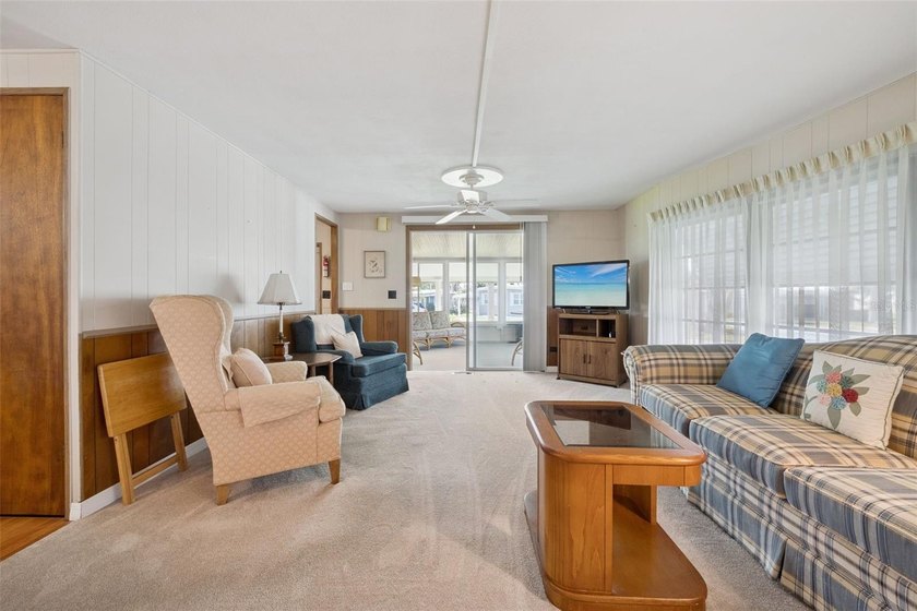 Welcome to easy Florida living in this charming 2 bedroom, 2 - photo 10