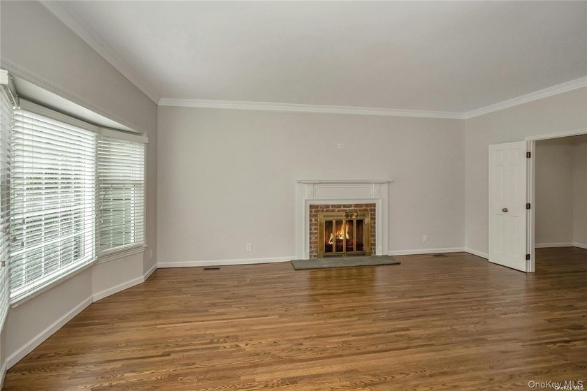 A stunning and completely renovated 3 bedroom 3.5 bath Townhouse - photo 9