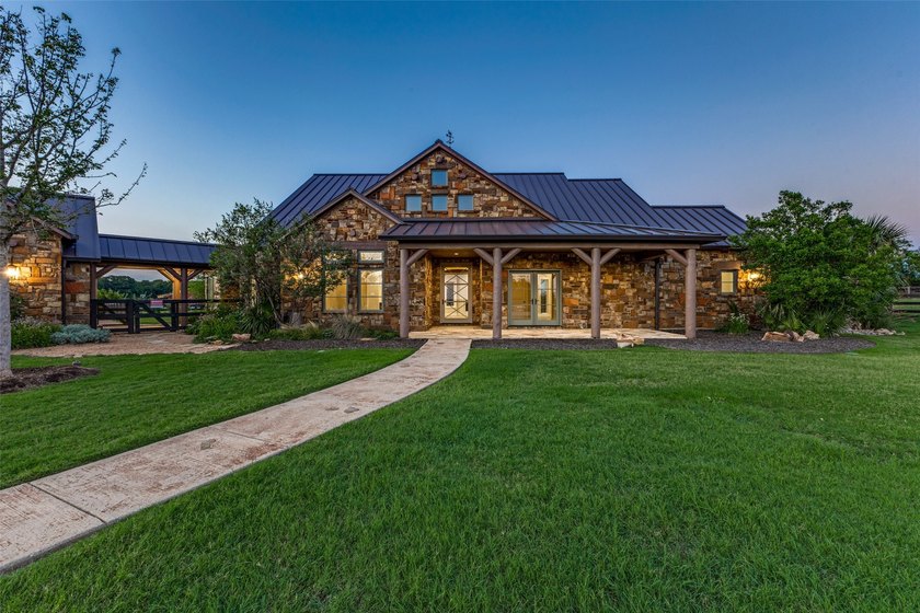 Located in the heart of the equestrian area, this peaceful - photo 3