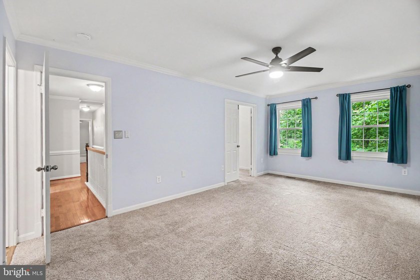 Move-In Ready 5BR, 3.5BA Brick-Front Colonial on a private - photo 22