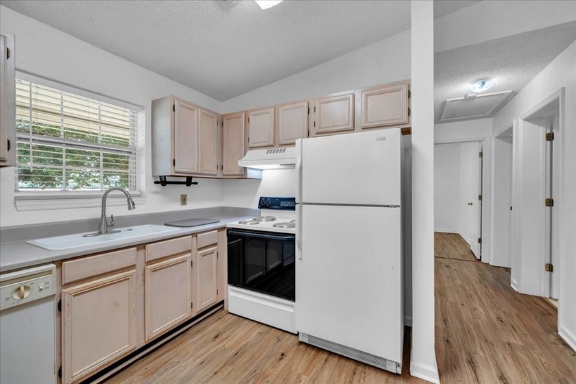 Welcome to a fisherman's paradise in the desirable Limestone - photo 25