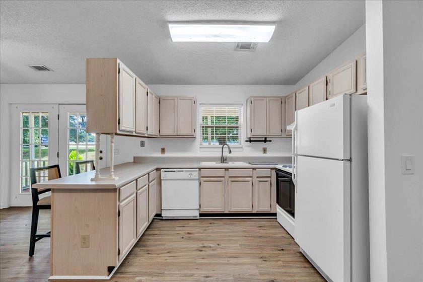 Welcome to a fisherman's paradise in the desirable Limestone - photo 28