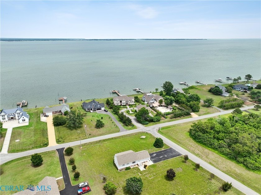 Wonderful Location in River Bank Acres in the heart of - photo 32