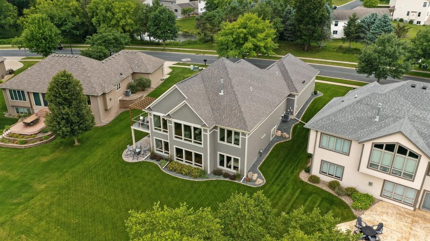Some homes are new. This one is better. Lovingly maintained and - photo 4