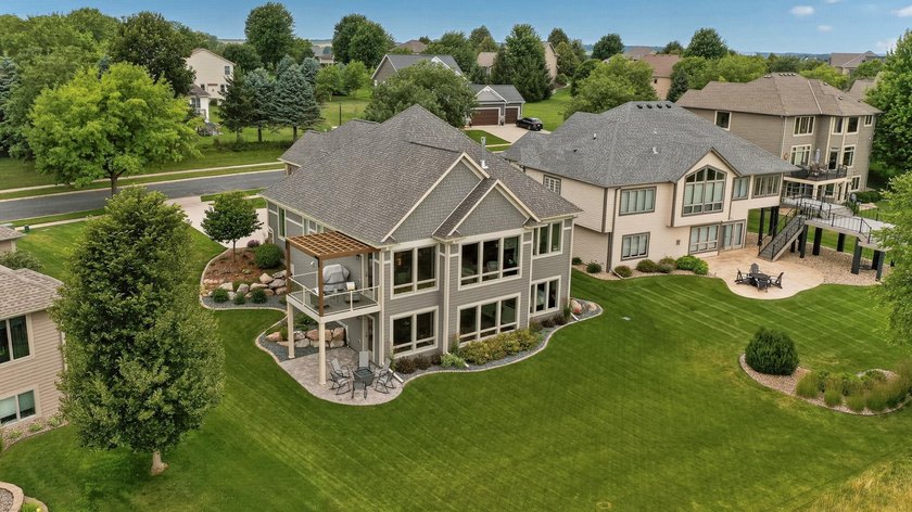 Some homes are new. This one is better. Lovingly maintained and - photo 5