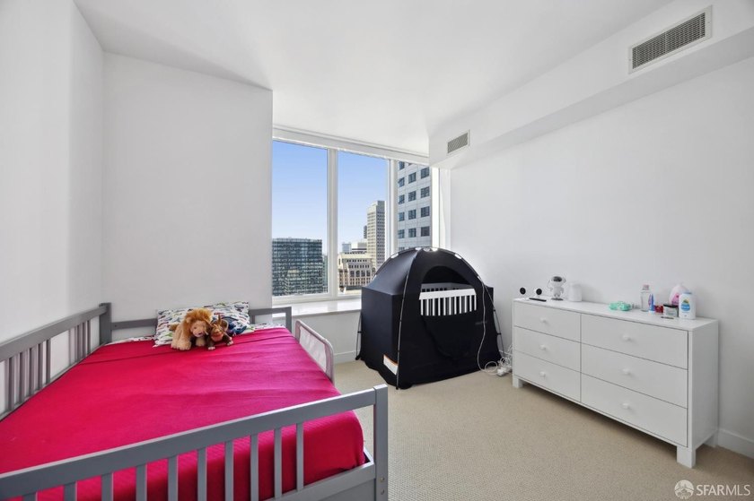 Experience elevated city living in one of San Francisco's - photo 8