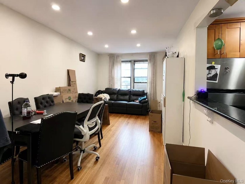 Welcome to Dara Gardens, a sought-after gated co-op community in - photo 4