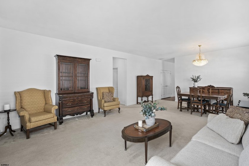 Welcome to easy living in this beautifully maintained 2-bedroom - photo 4