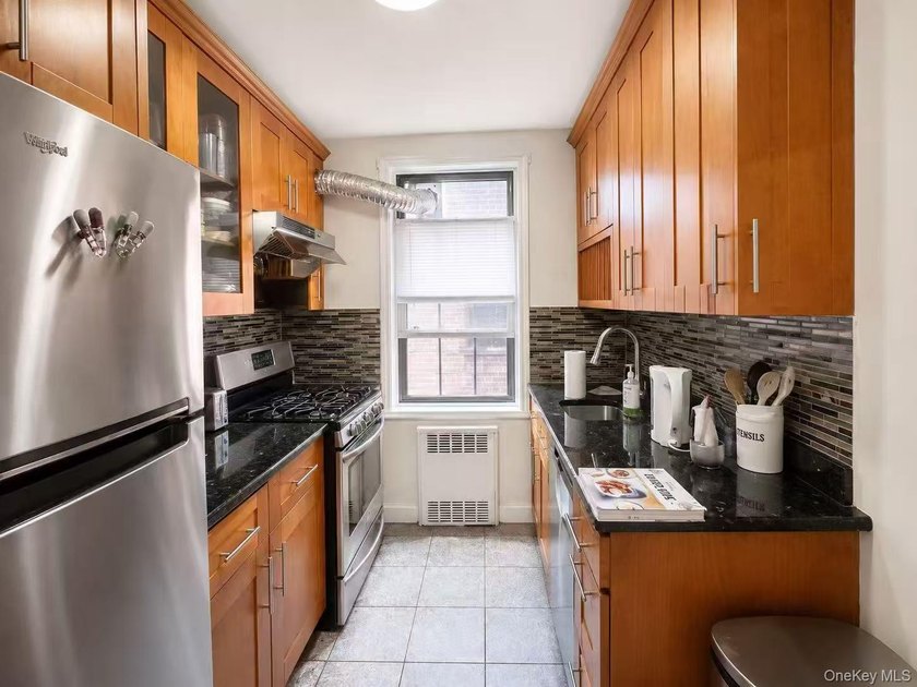 Welcome to Dara Gardens, a sought-after gated co-op community in - photo 5