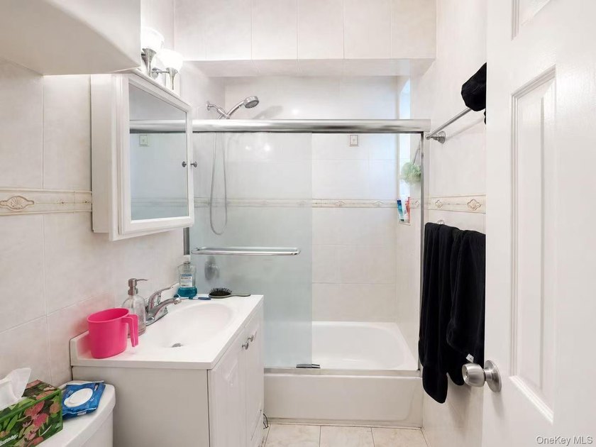 Welcome to Dara Gardens, a sought-after gated co-op community in - photo 7