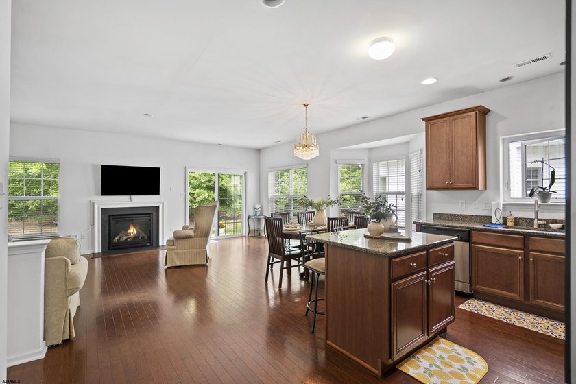 Welcome to easy living in this beautifully maintained 2-bedroom - photo 8
