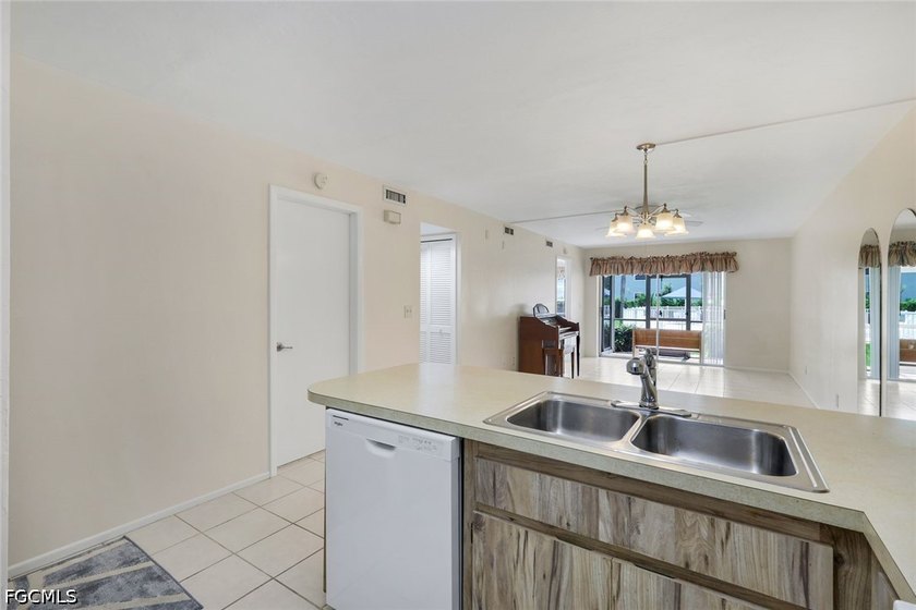 Enjoy affordable, low-maintenance Florida living in this - photo 11