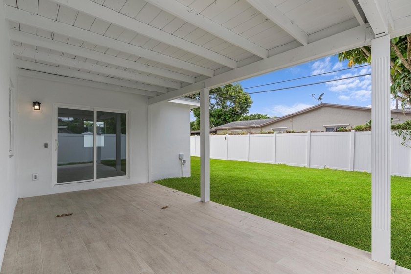 ABSOLUTELY GORGEOUS SINGLE FAMILY HOME | PRIME BOCA RATON - photo 18
