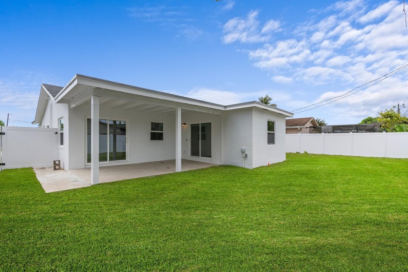 ABSOLUTELY GORGEOUS SINGLE FAMILY HOME | PRIME BOCA RATON - photo 19