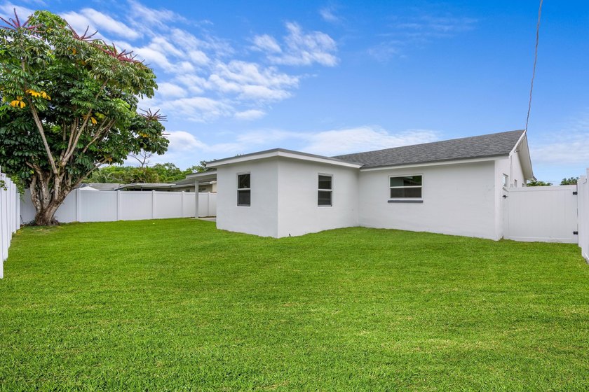 ABSOLUTELY GORGEOUS SINGLE FAMILY HOME | PRIME BOCA RATON - photo 20
