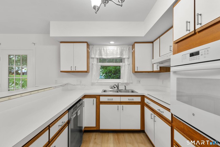 Bright and beautifully updated three level Townhouse in the - photo 13