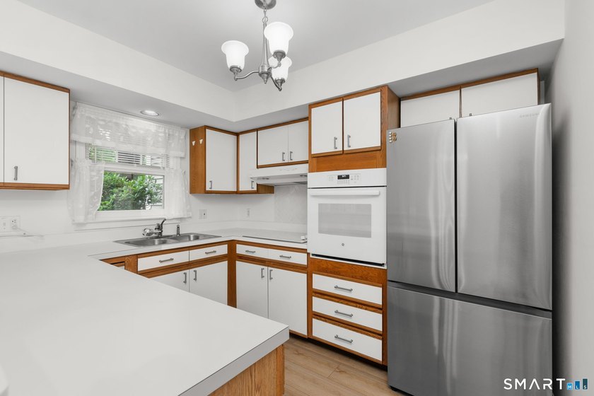 Bright and beautifully updated three level Townhouse in the - photo 14