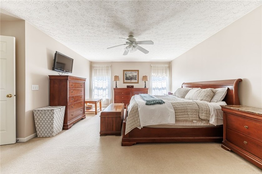 Looking for a beautiful, turn-key property in the desirable - photo 27