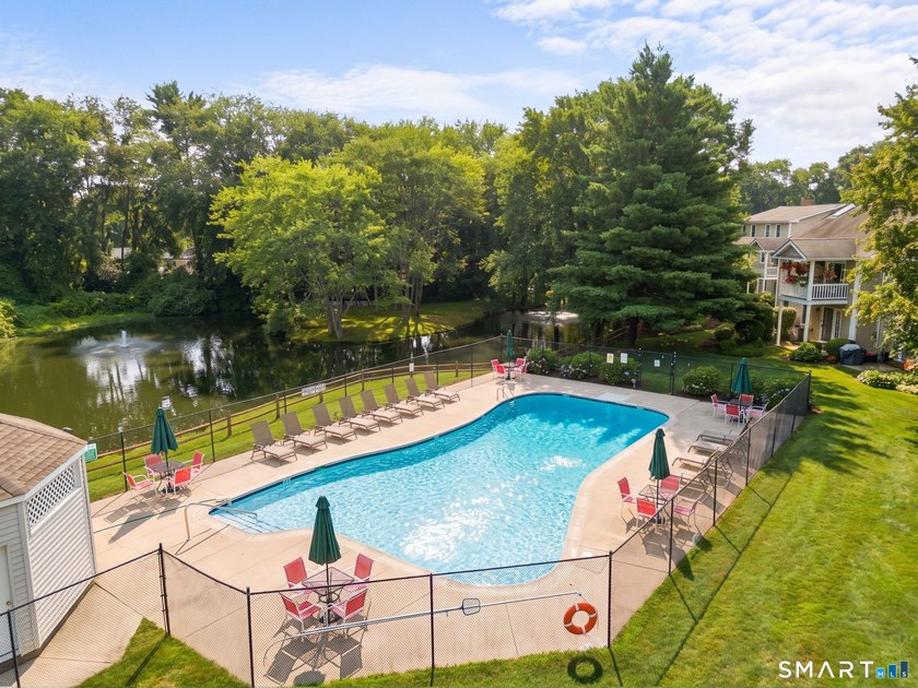 Bright and beautifully updated three level Townhouse in the - photo 27