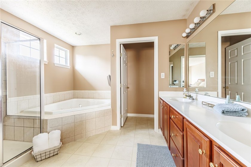 Looking for a beautiful, turn-key property in the desirable - photo 29