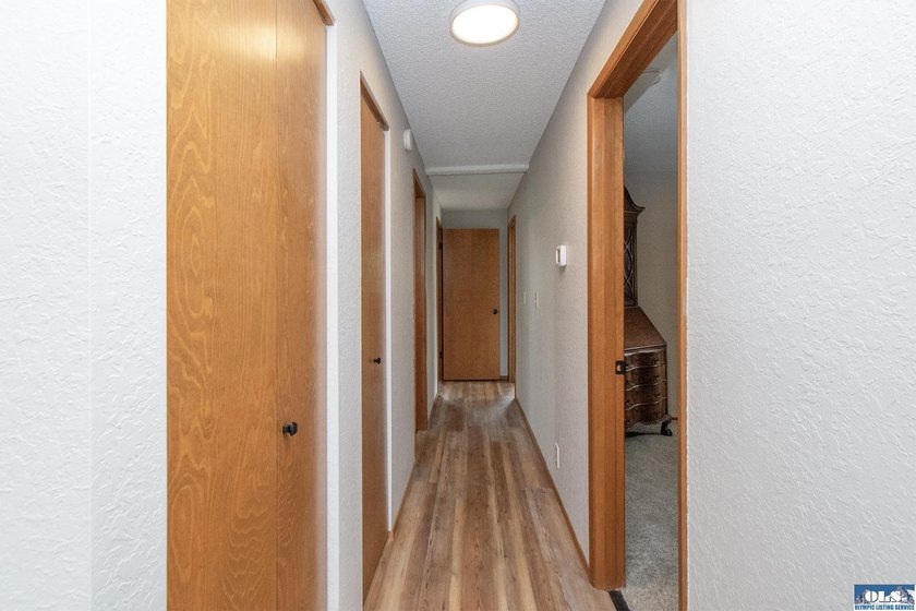 Move right into this beautifully remodeled 3 BR, 2 BA rambler - photo 15