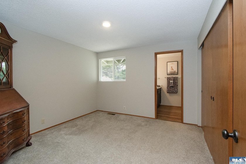 Move right into this beautifully remodeled 3 BR, 2 BA rambler - photo 16