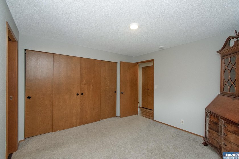 Move right into this beautifully remodeled 3 BR, 2 BA rambler - photo 18