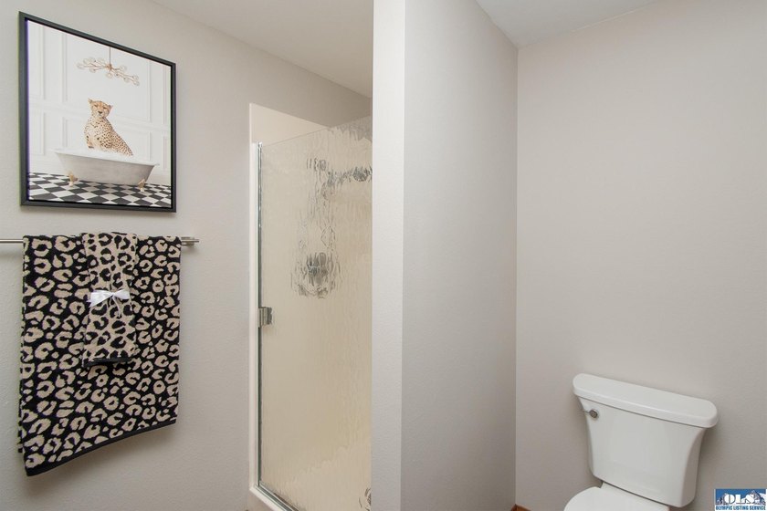 Move right into this beautifully remodeled 3 BR, 2 BA rambler - photo 20