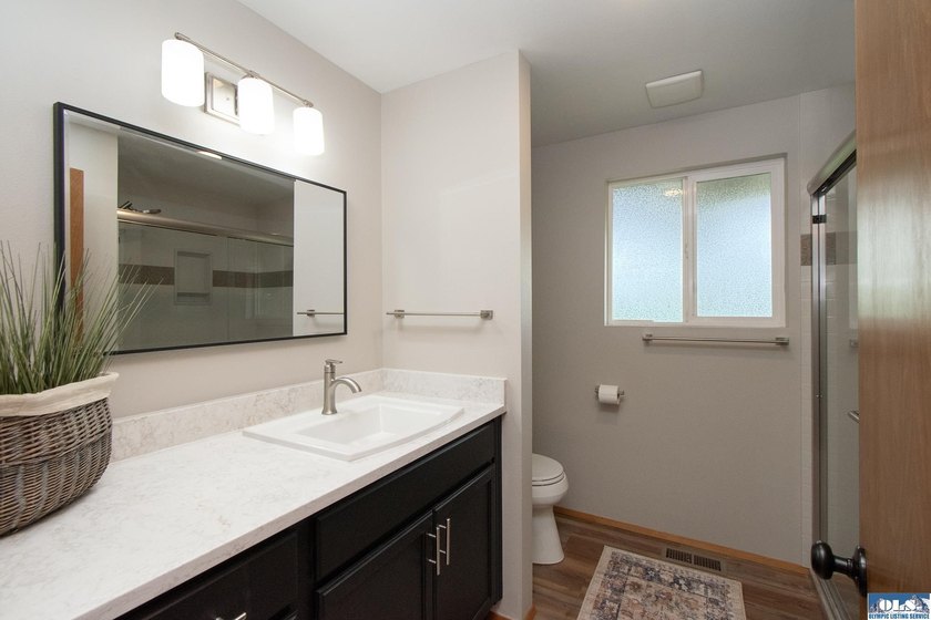Move right into this beautifully remodeled 3 BR, 2 BA rambler - photo 21