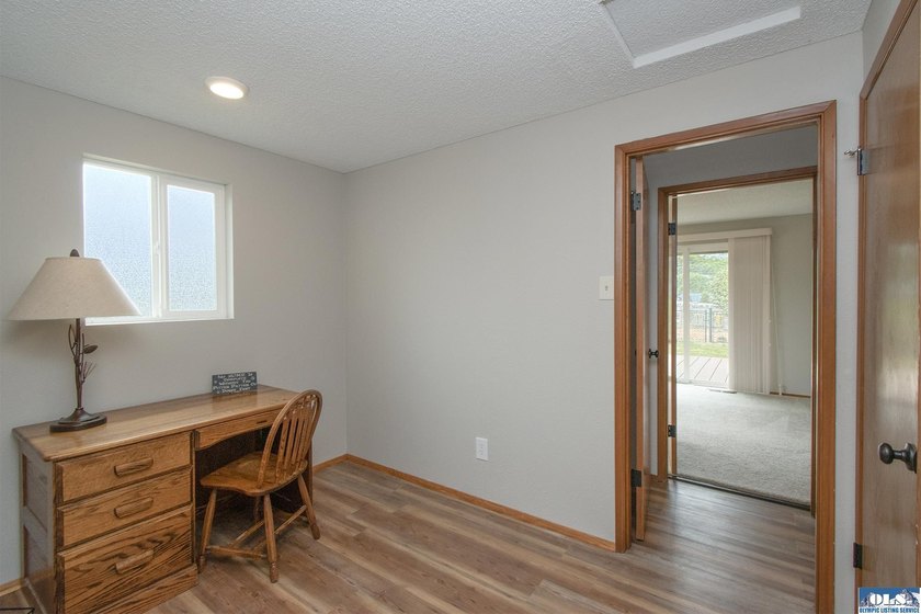 Move right into this beautifully remodeled 3 BR, 2 BA rambler - photo 25