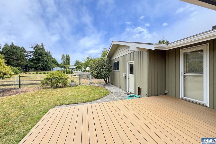 Move right into this beautifully remodeled 3 BR, 2 BA rambler - photo 30