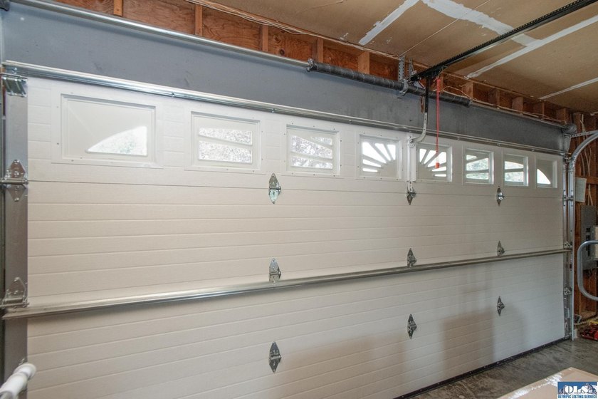 Move right into this beautifully remodeled 3 BR, 2 BA rambler - photo 37