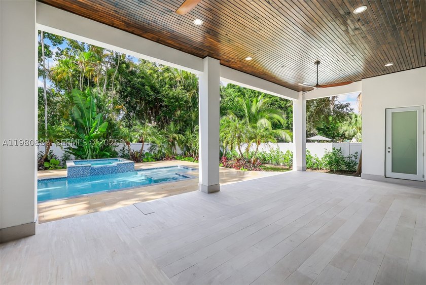 Outstanding new modern one story home in Biscayne Park. High end - photo 11
