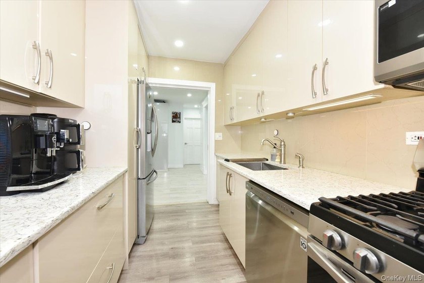 Welcome to this beautifully renovated 2-bedroom, 1-bath co-op - photo 18
