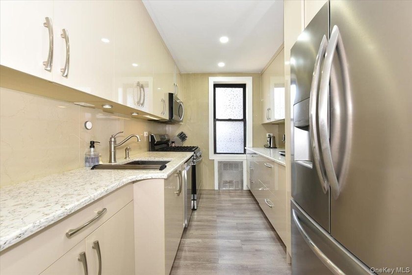 Welcome to this beautifully renovated 2-bedroom, 1-bath co-op - photo 21