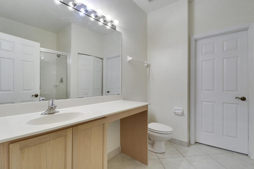 Come see this 3-bedroom, 2 bath, 1-car garage corner unit in one - photo 21