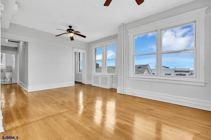 Beautifully updated condo just steps from the boardwalk and - photo 4